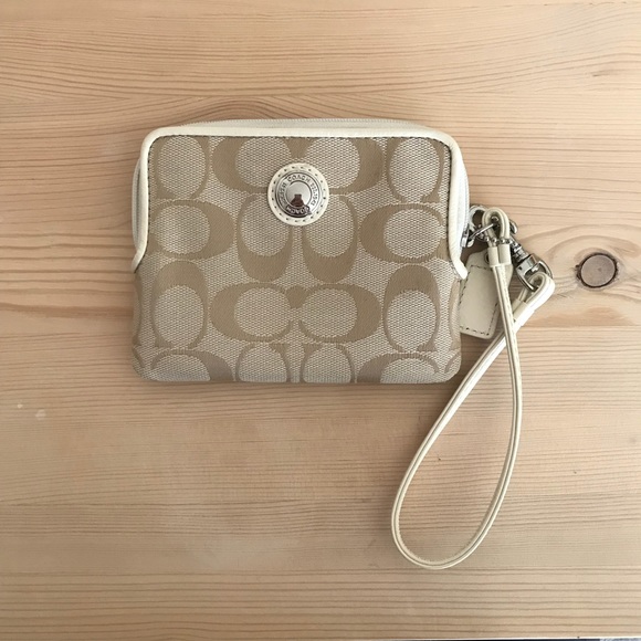 Small Coach wristlet - Picture 2 of 10